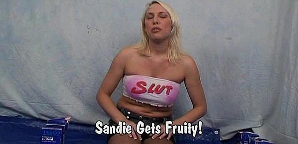  Sandie Caine sploshing